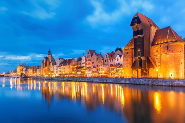 Портовый кран и городские ворота Zuraw, Gdansk, Poland — стоковое фото