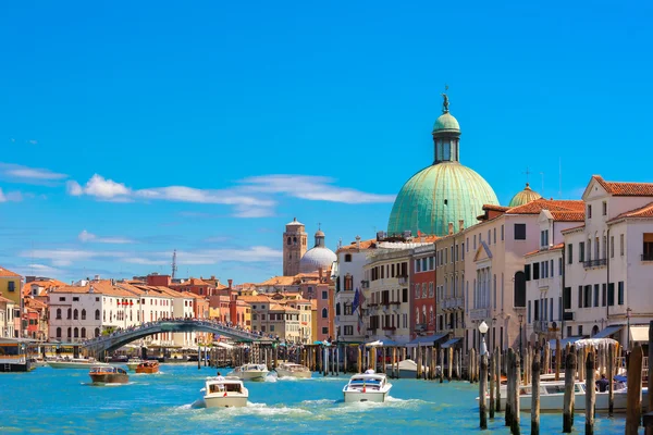 Grand canal en été ensoleillé, Venise, Italie — Photo