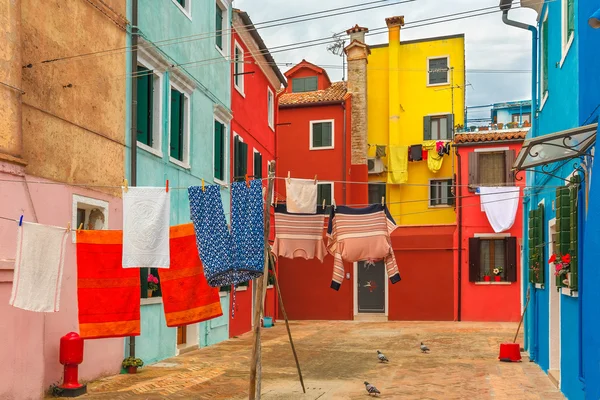 Casas coloridas no Burano, Veneza, Itália — Fotografia de Stock