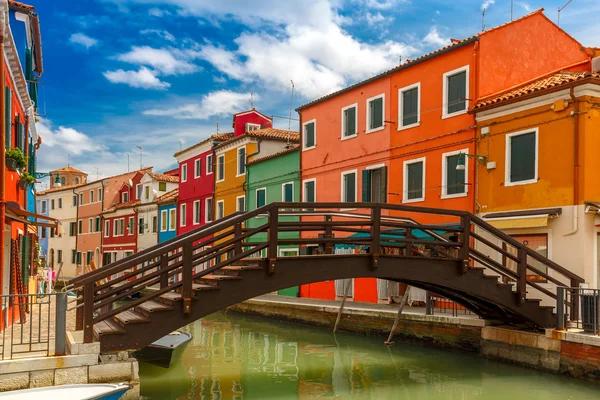 Renkli evler burano, Venedik, İtalya — Stok fotoğraf