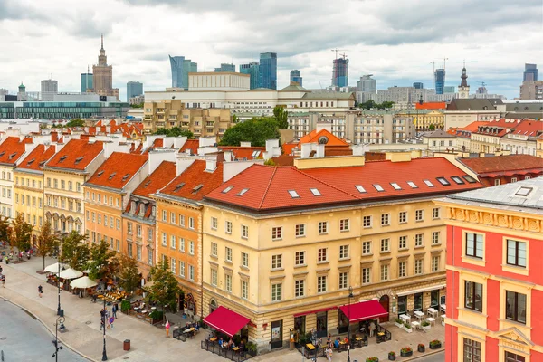 Ptaka wieżowce i Warszawa stare miasto. — Zdjęcie stockowe