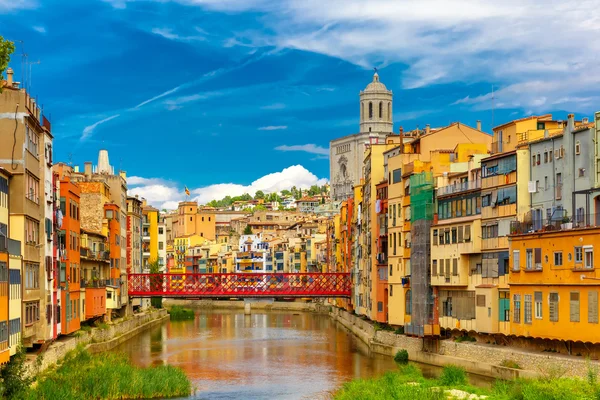 Bunte Häuser in Girona, Katalonien, Spanien — Stockfoto