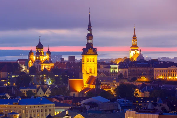 Widok z lotu ptaka starego miasta na zachód słońca, Tallin, Estonia — Zdjęcie stockowe