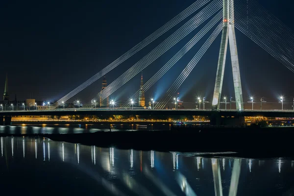 Most wantowy i Dźwiny w nocy, Ryga, Łotwa — Zdjęcie stockowe