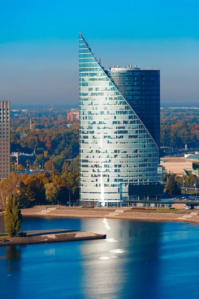 Letecký pohled na skycraper v Rize, Lotyšsko — Stock fotografie