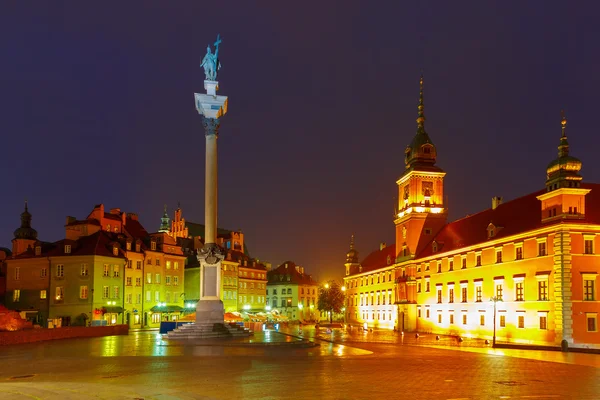 Piazza del Castello di notte a Varsavia, Polonia . — Foto Stock