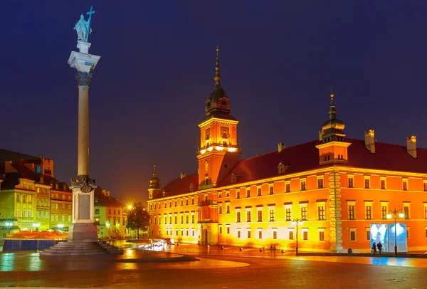 Piazza del Castello di notte a Varsavia, Polonia . — Foto Stock