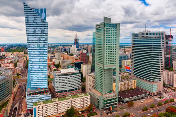 Вид с воздуха на современный город в Варшаве, Польша — стоковое фото