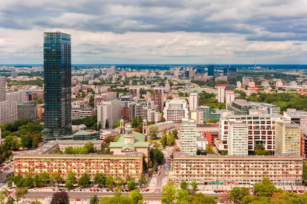 Letecký pohled na moderní město ve Varšavě, Polsko — Stock fotografie