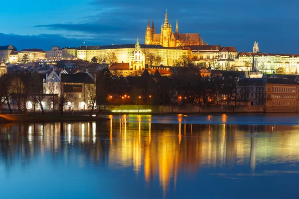 Prag Kalesi ve Charles Köprüsü, Czech Cumhuriyeti — Stok fotoğraf