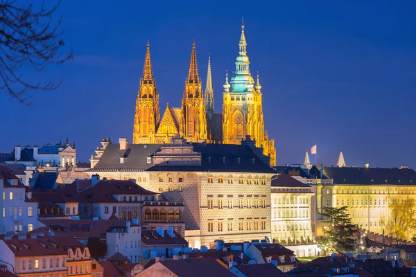 Castello d'oro di Praga di notte, Repubblica Ceca — Foto Stock