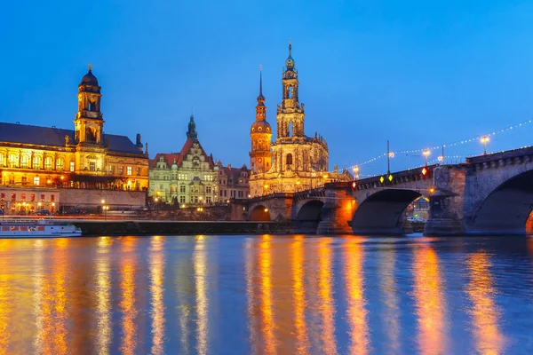 Old Town en Elba nachts in Dresden, Duitsland — Stockfoto