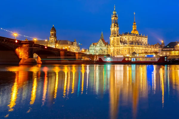 Cidade Velha e Elba à noite em Dresden, Alemanha — Fotografia de Stock