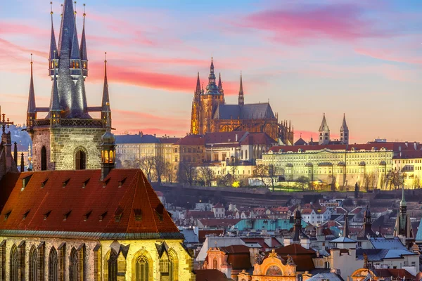 Vista aérea sobre a Cidade Velha ao pôr do sol, Praga — Fotografia de Stock