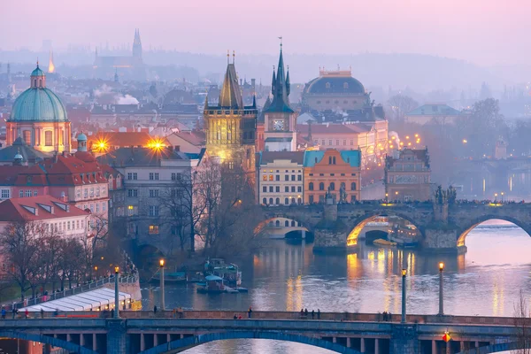 Ponts avec vue sur la rivière Vltava à Prague — Photo