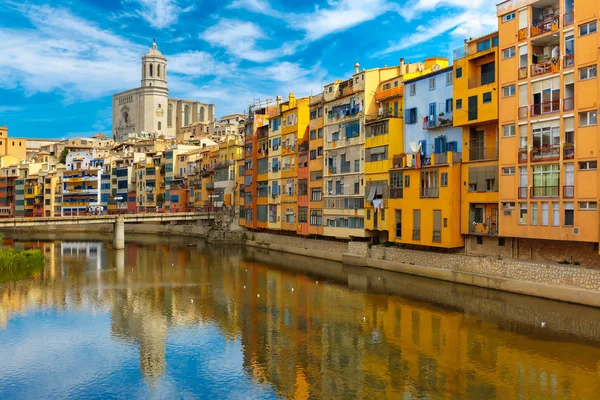 Casas coloridas em Girona, Catalunha, Espanha — Fotografia de Stock
