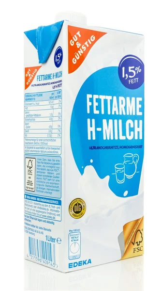 Een doos een liter melk — Stockfoto