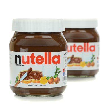 İki Cam Kavanoz nutella çikolata yayıldı