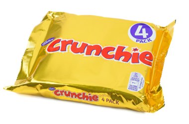 Bir çok paket dört Cadbury crunchies