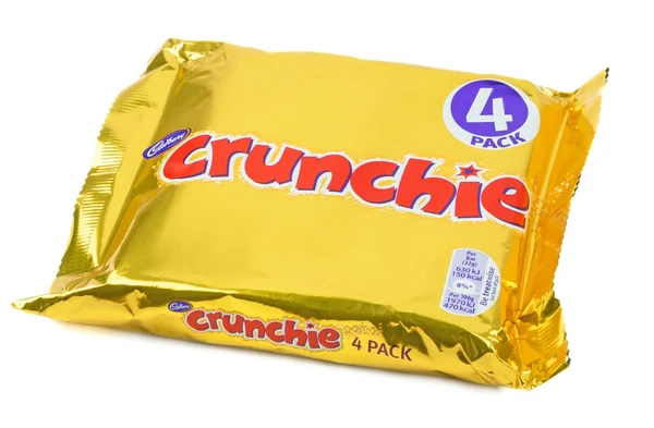 Um pacote de quatro crunchies Cadbury — Fotografia de Stock