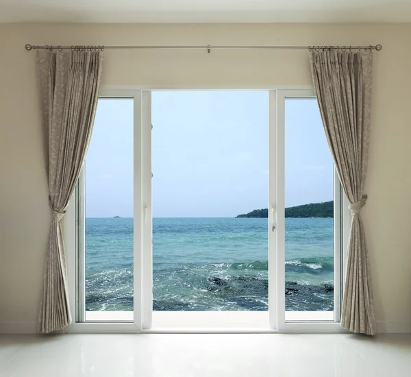 Dveře otevřené na výhled na moře — Stock fotografie