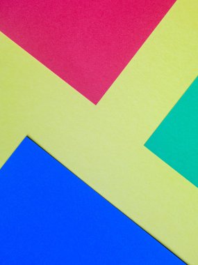 Farklı renklerdeki bir kağıdın çok renkli arkaplanı