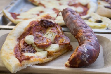 Ev yapımı capricciosa pizza