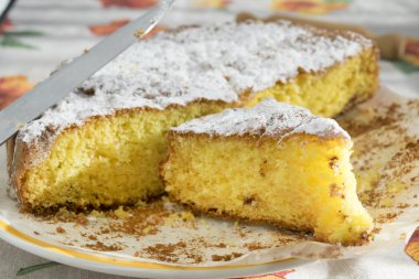 Ev yapımı sünger pasta dilimi