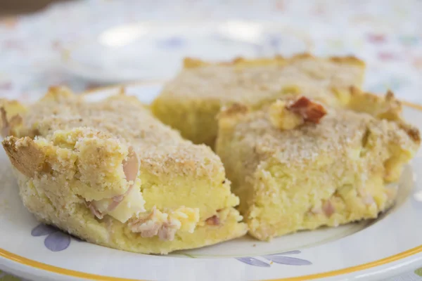 Cuña de pastel de patatas con jamón curado — Foto de Stock