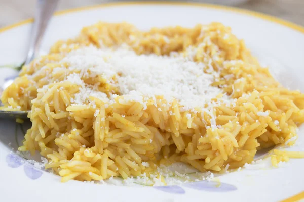 Saffron rice with grated parmesan cheese — Stock Photo, Image