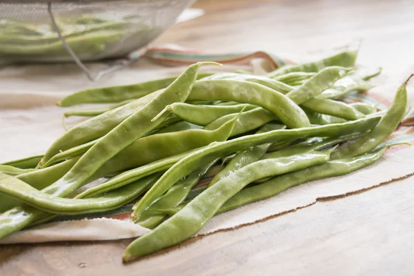 Verse groene bonen gewoon schoongemaakt — Stockfoto