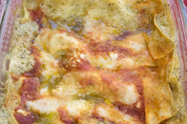 Lasagne op de basilicum pesto — Stockfoto