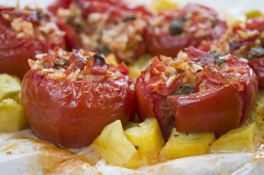 doldurulmuş domates pirinç pişmiş