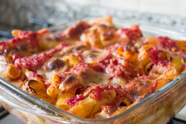 Gebakken pasta bolognese — Stockfoto