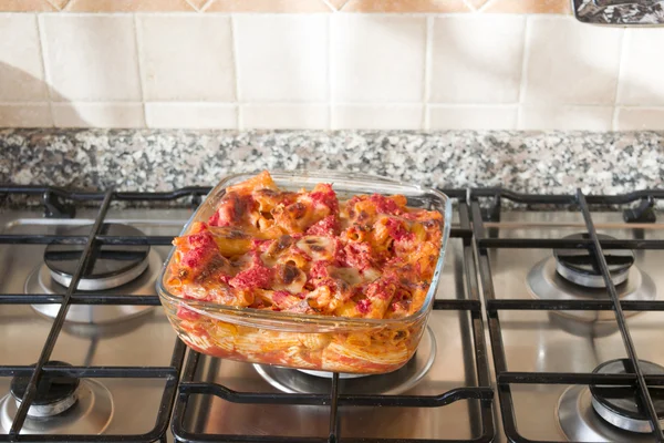 Gebakken pasta bolognese — Stockfoto