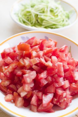 vejetaryen pizza hazırlamak için malzemeler