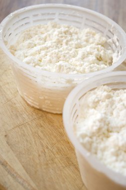 dişi'nın koyun sütünden yapılan el sanatları ricotta peyniri