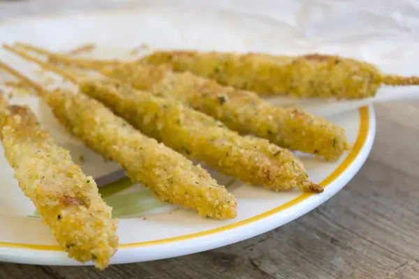 面包屑的鱼串 — 图库照片