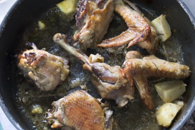 tavada ekmek arası Orman Tavuğu