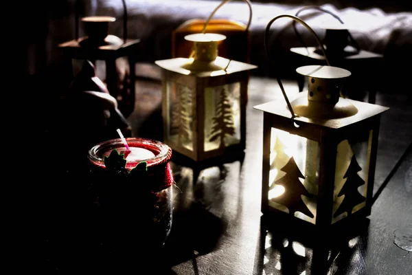 灯火通明的传统圣诞灯笼 — 图库照片