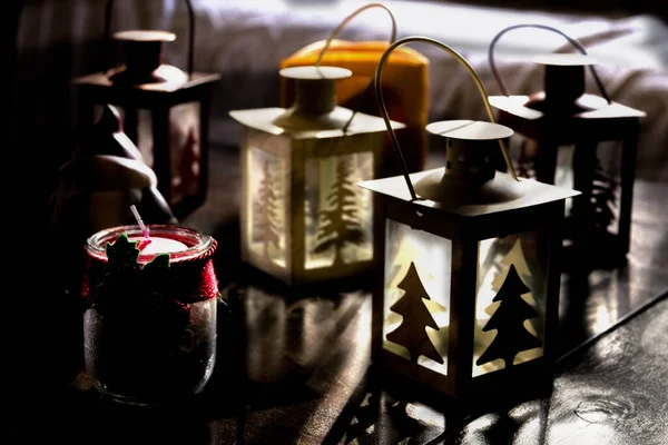 灯火通明的传统圣诞灯笼 — 图库照片