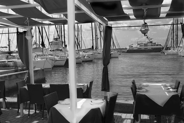 Vista Del Puerto Turístico Roma Través Mesas Restaurante — Foto de Stock