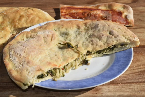 doldurulmuş pizza