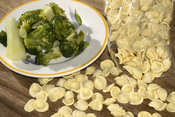 Orecchiette e broccoli — Stockfoto