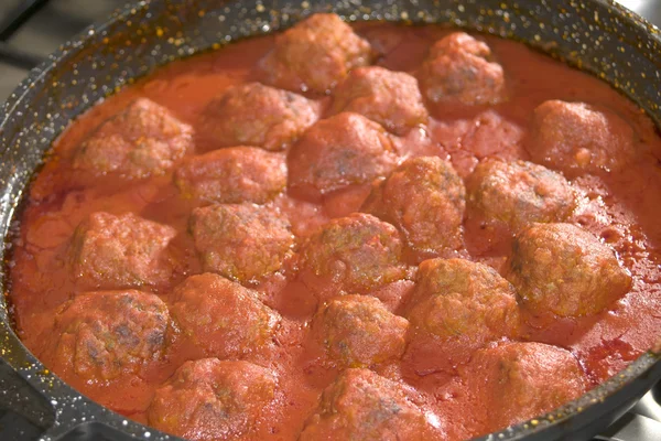 Gehaktballen in tomatensaus — Stockfoto