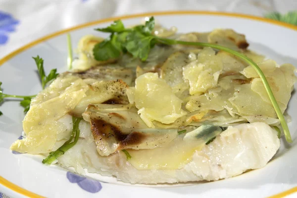 Filete de solha em crosta de batatas — Fotografia de Stock