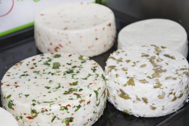 Baharatlı peynir şekilleri