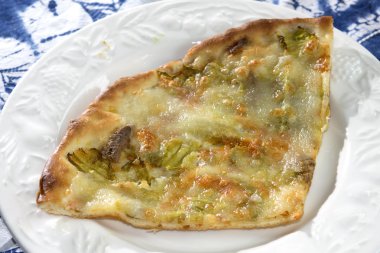 Pizza kabak ve mozzarella peyniri