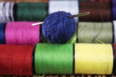 skeins iğne ve renkli konu