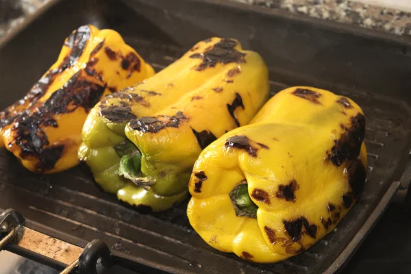 Peppers roasted on the griddle — Stockfoto